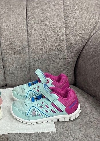 İki çift çocuk ayakkabısı - Görsel 2