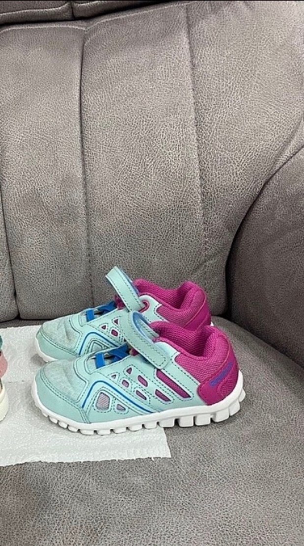 İki çift çocuk ayakkabısı - Görsel 2