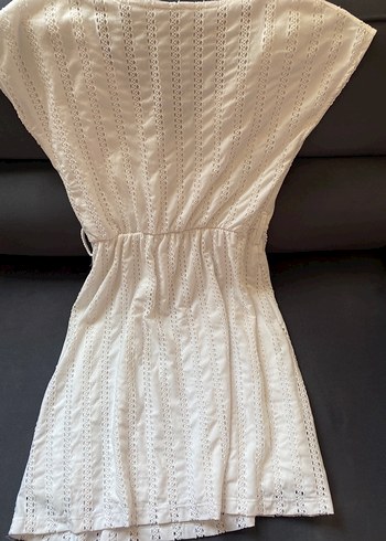 Zara V Yaka Beyaz Dantel Nakışlı Midi Elbise