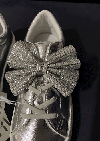 Orjinal Zara parlak gri taşlı Fiyonklu spor ayakkabı - Görsel 3