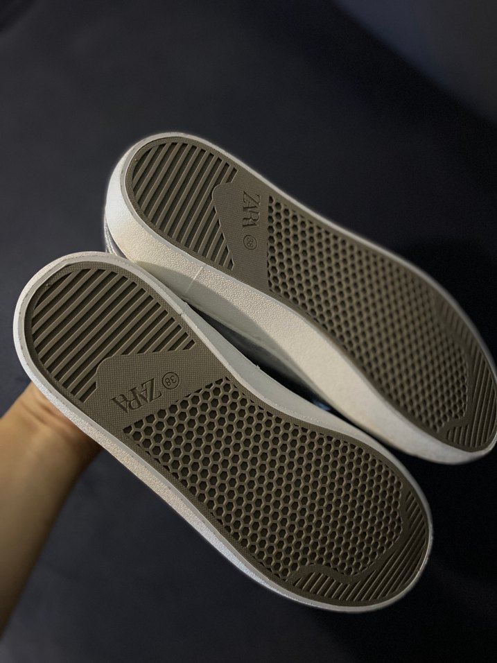 Orjinal Zara parlak gri taşlı Fiyonklu spor ayakkabı - Görsel 5