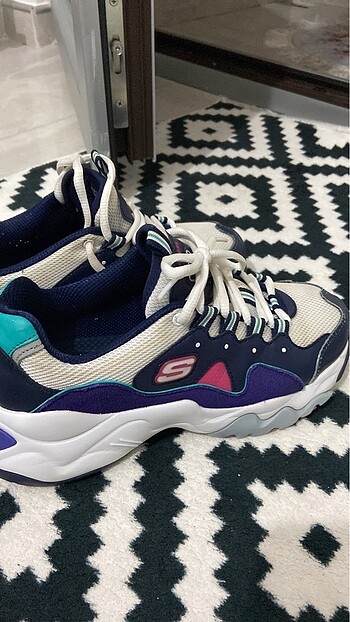 Skechers
