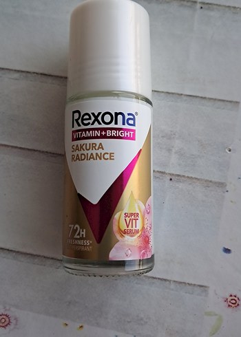 Rexona Vitamin+Bright Sakura Radiance Kadın Deodorant - Görsel 3