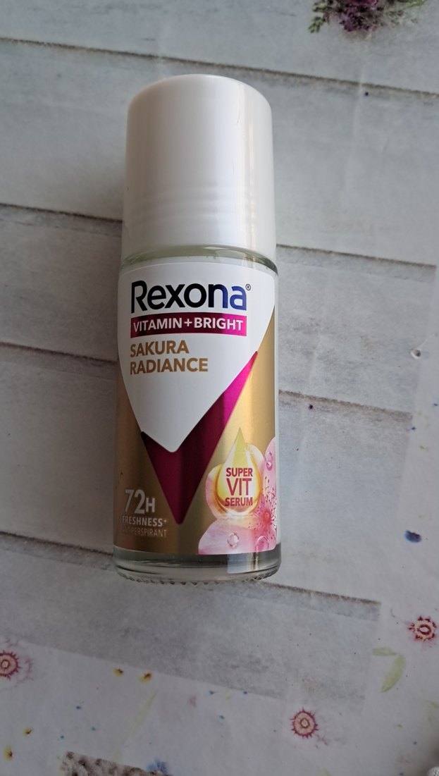 Rexona Vitamin+Bright Sakura Radiance Kadın Deodorant - Görsel 3