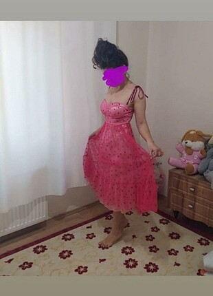 Pembe kalpli elbise