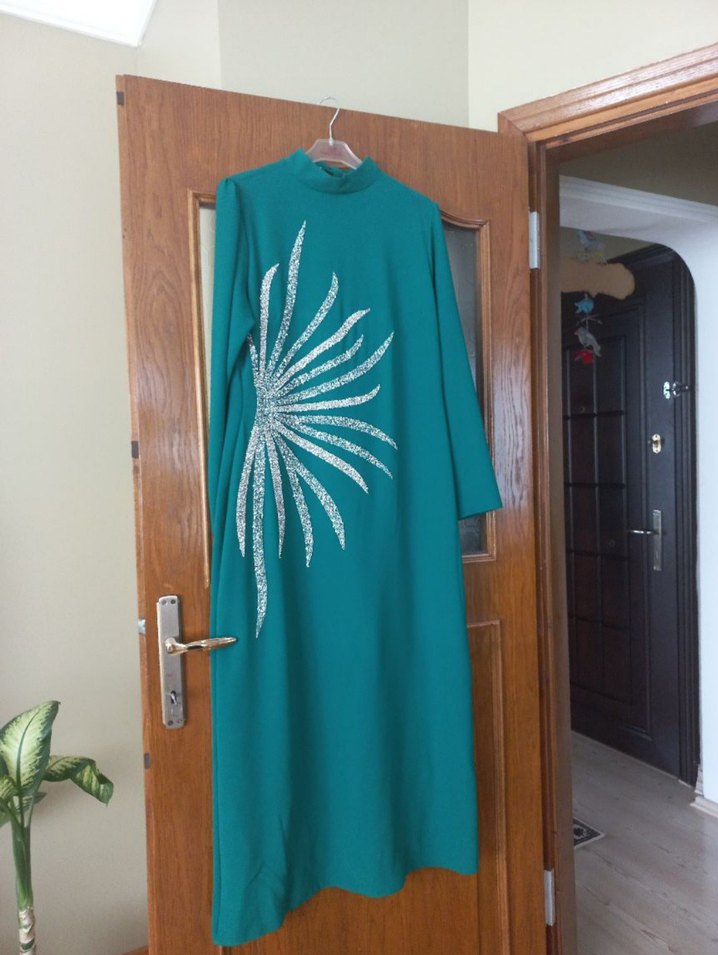 Abiye Elbise Sadece 1 defa kullanıldı - Görsel 2