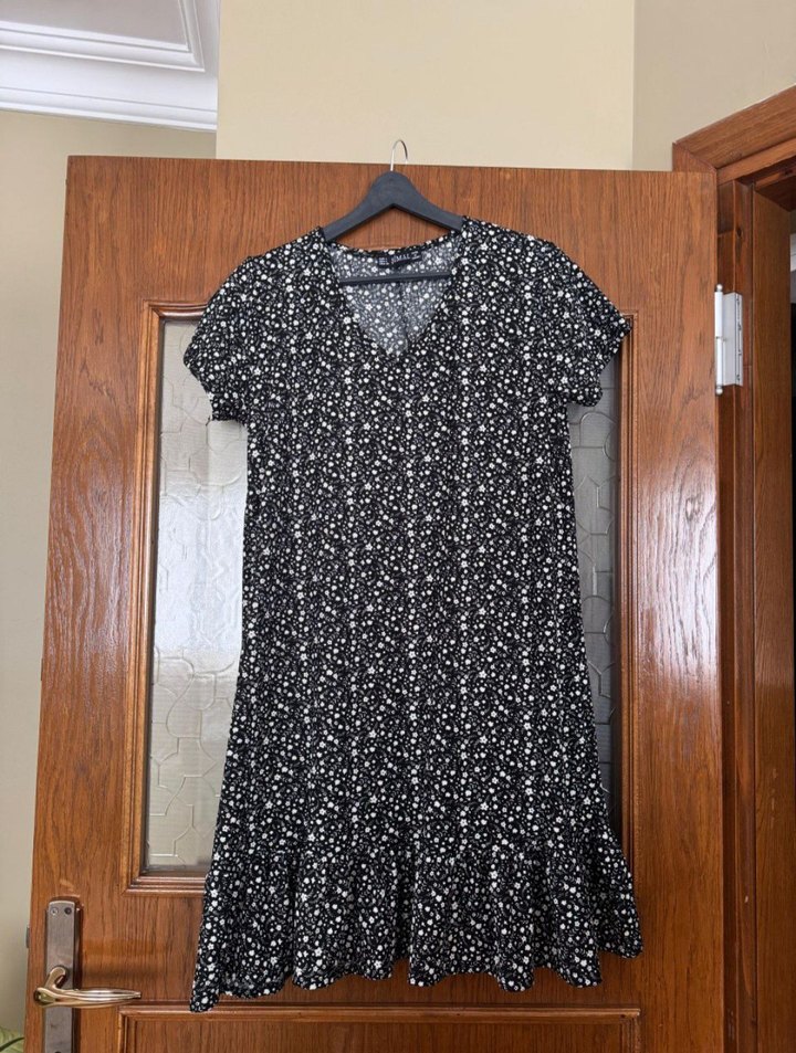 Çiçekli  Günlük Elbise 40 42bedene uygun - Görsel 2