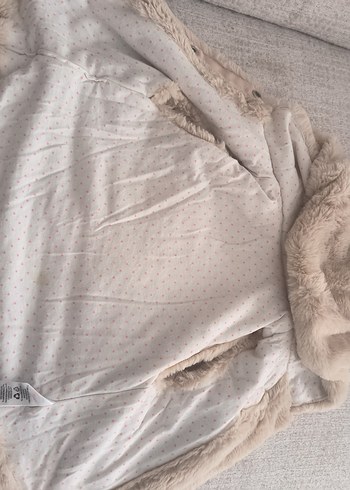 Kız Çocuk Kapüşonlu Kürklü Bej Yelek - Görsel 4