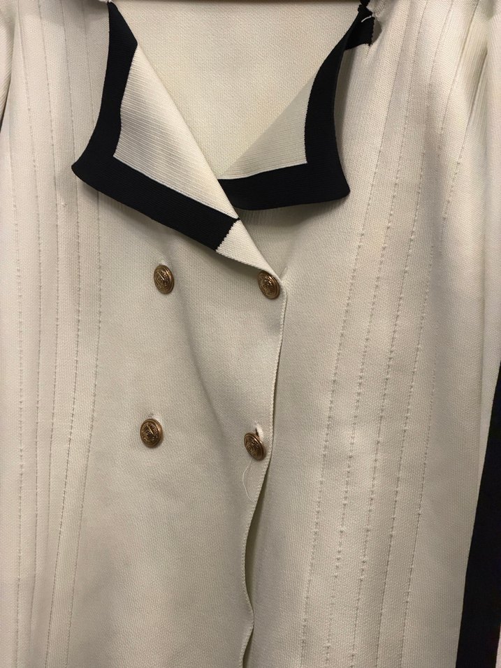 Düğmeli Beyaz Siyah Detaylı Kadın Takım - Görsel 3