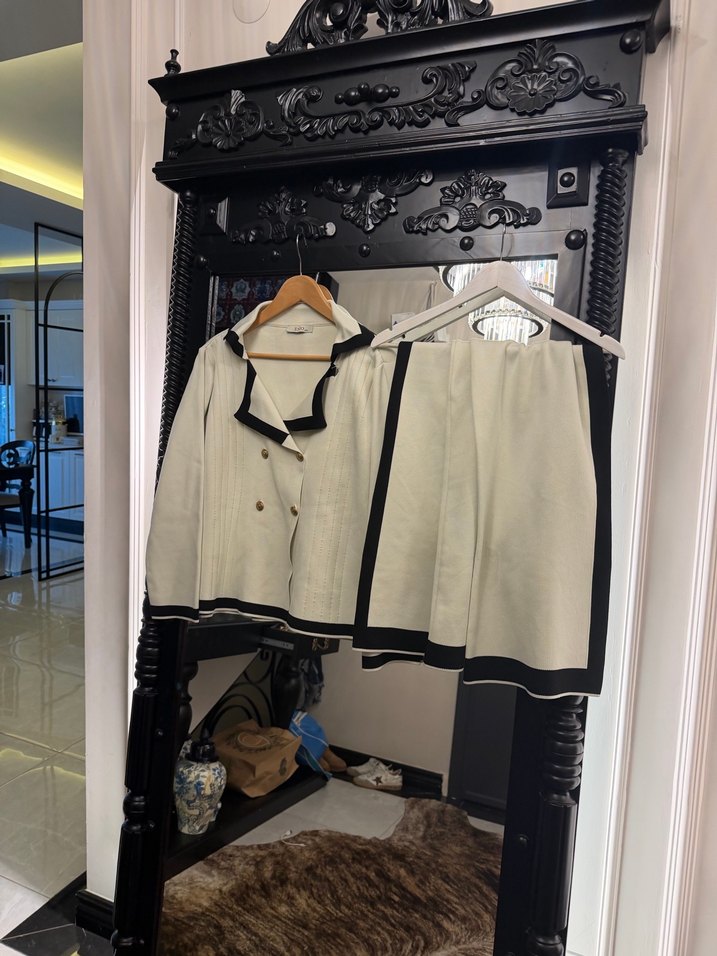 Düğmeli Beyaz Siyah Detaylı Kadın Takım - Görsel 5