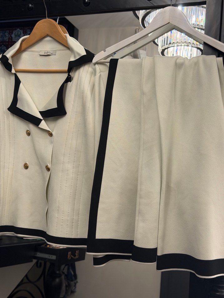 Düğmeli Beyaz Siyah Detaylı Kadın Takım - Görsel 2