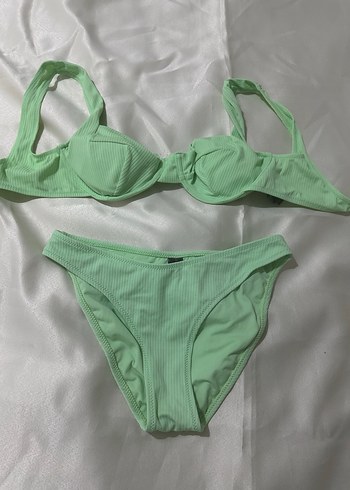 Yeşil Strappy Bikini Takımı. Cuplı bikini takımı.