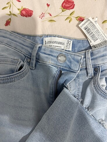 32 Beden mavi Renk Stradivarius jean