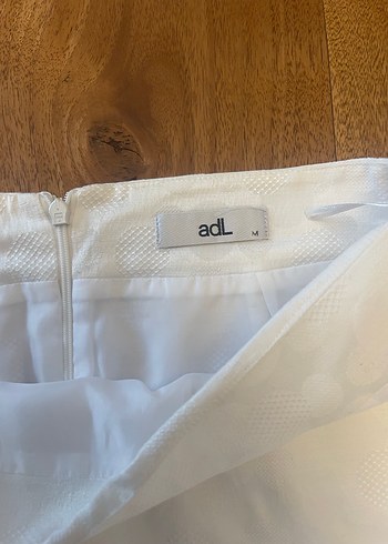 Beyaz Astarlı Etek - Görsel 3