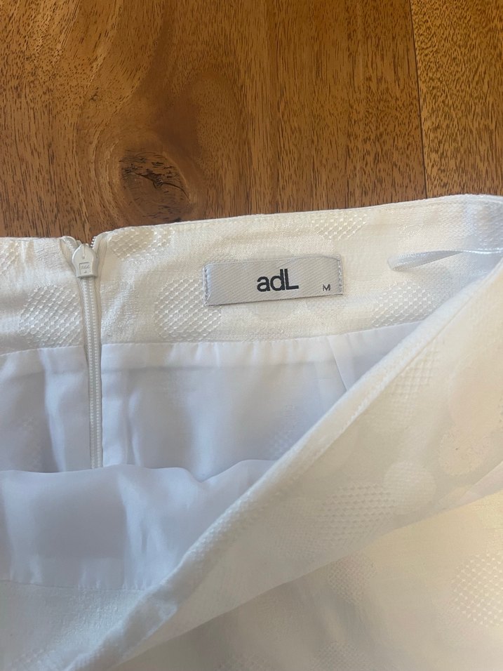 Beyaz Astarlı Etek - Görsel 3