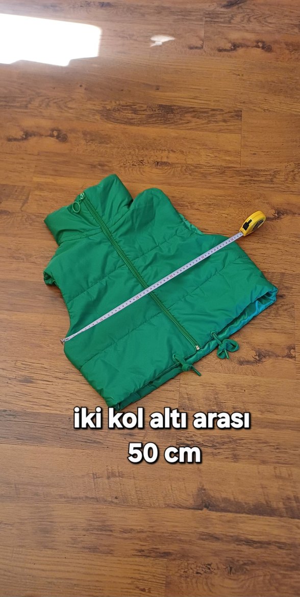 Yeşil Kısa Kadın Şişme Yelek - Görsel 2