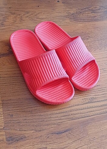 36 Beden kırmızı Renk #Köpük #crocs #terlik 