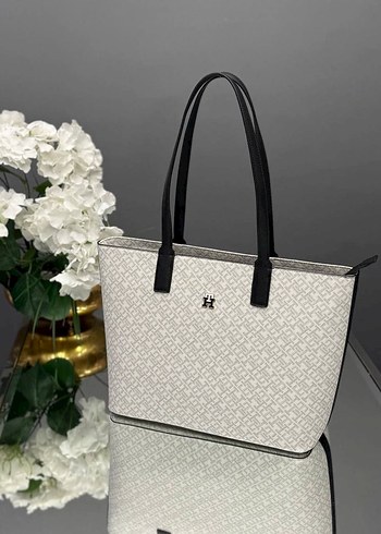 Tommy Hilfiger Kadın Siyah Deri İş Çantası Fermuarlı