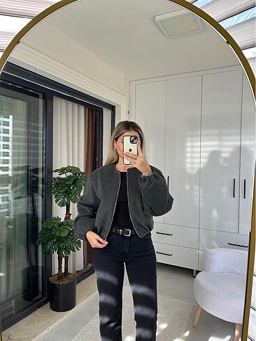 Gri bomber etiketli yeni ürün