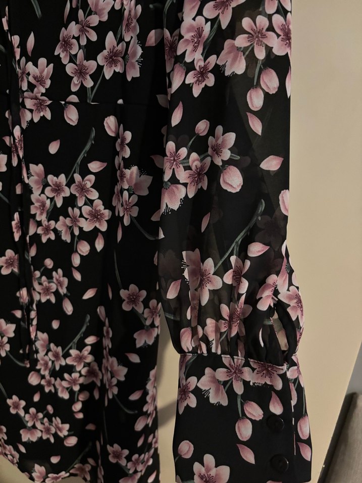 Trendyolmilla Siyah - Pembe Çiçek Desenli Uzun Kollu Midi Elbise - Görsel 4