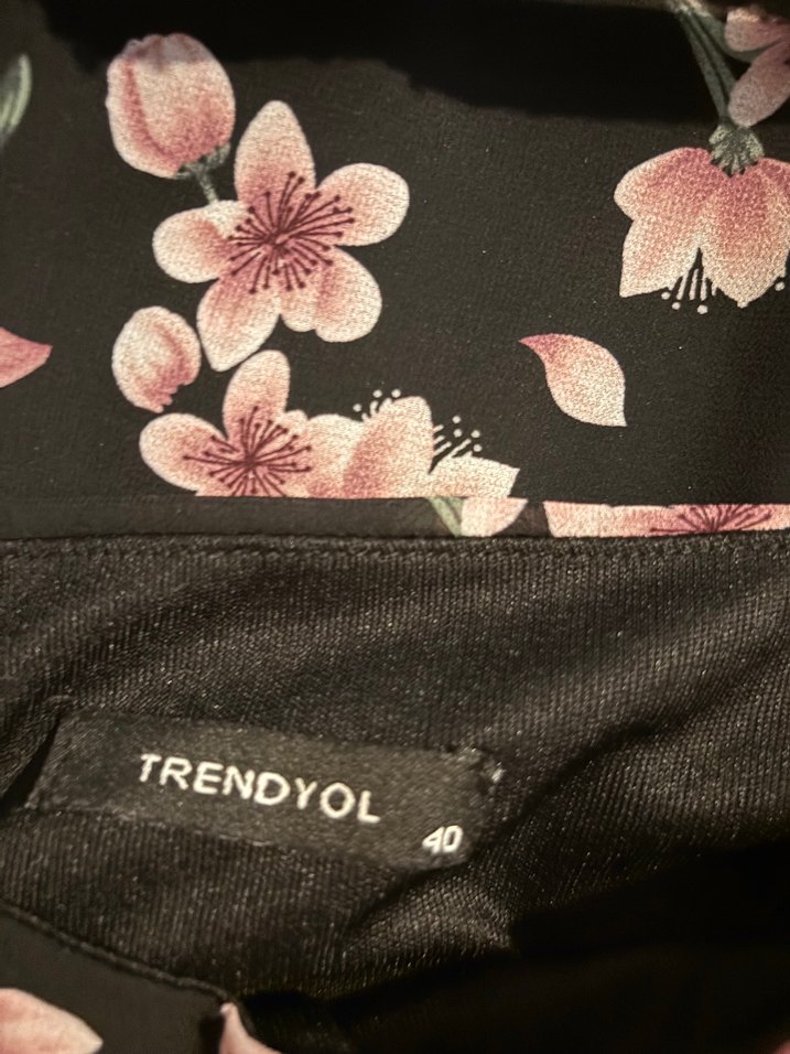 Trendyolmilla Siyah - Pembe Çiçek Desenli Uzun Kollu Midi Elbise - Görsel 5