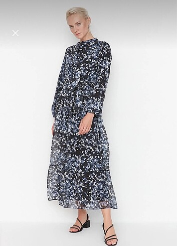 Trendyolmilla Modest Siyah Çiçek Desenli Kusak Detaylı Astarli