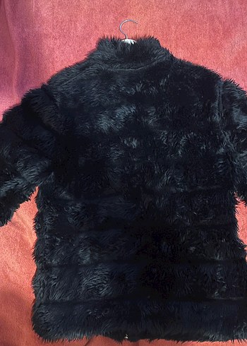 Siyah fermuarlı kadın kürk - Görsel 2