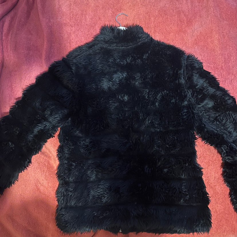 Siyah fermuarlı kadın kürk - Görsel 2