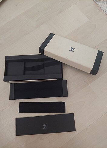 Louis Vuitton kalem kutusu 