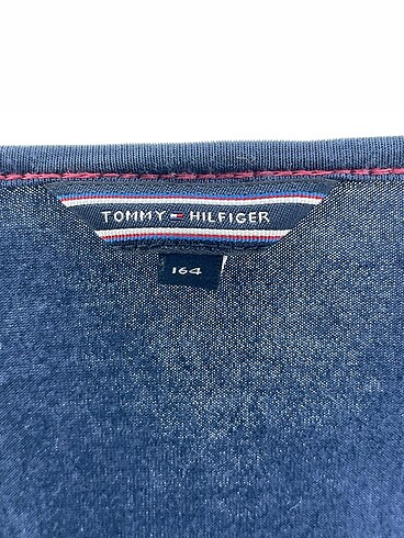 42 Beden lacivert Renk Tommy Hilfiger T-shirt %70 İndirimli.