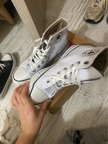 İşi kürklü beyaz converse 2 adet