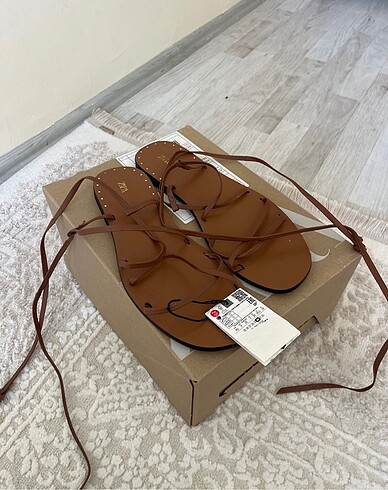 Zara Zara bağcıklı sandalet