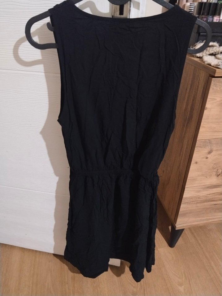 pull & bear Siyah Mini Fırfırlı V Yakalı Elbise - Görsel 4