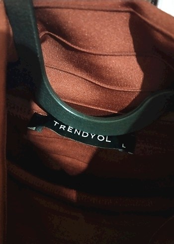 Kısa Kollu sırt pencere detaylı bluz - Görsel 2