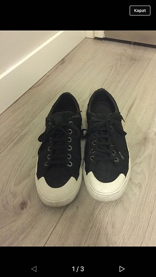 Calvin Klein 37 numara