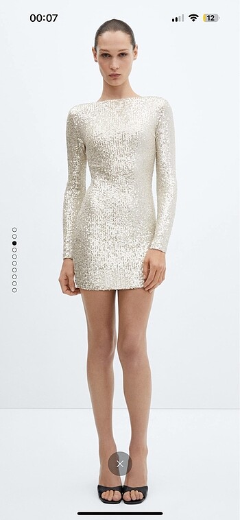 Omuzları vatkalı payetli elbise - Görsel 3