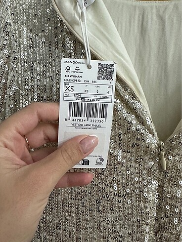 Omuzları vatkalı payetli elbise - Görsel 6