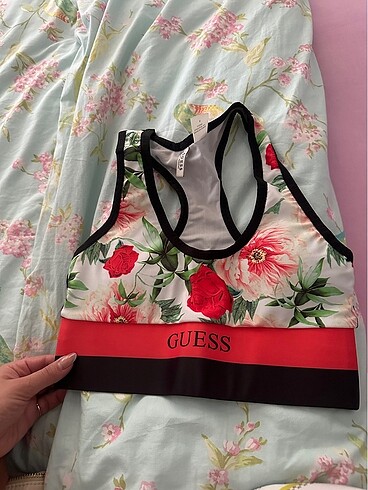 GUESS SPOR SÜTYENİ