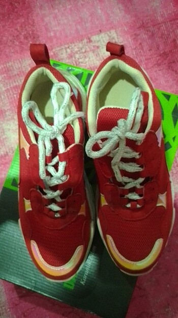37 Beden kırmızı Renk Yeni spor ayakkabi 