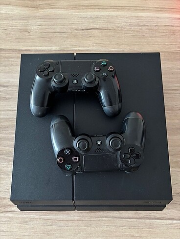 Sony playstation 4 + 2 oyun