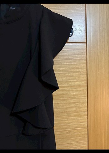 Siyah Fırfırlı Mini Kolsuz tulum - Görsel 3