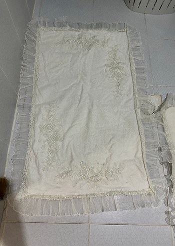 English Home Dantel Detaylı Krem Renkli Banyo Klozet Takımı