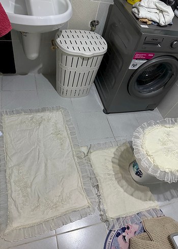  Beden beyaz Renk Dantel Detaylı Krem Renkli Banyo Klozet Takımı
