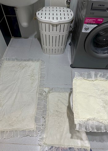 Dantel Detaylı Krem Renkli Banyo Klozet Takımı - Görsel 4