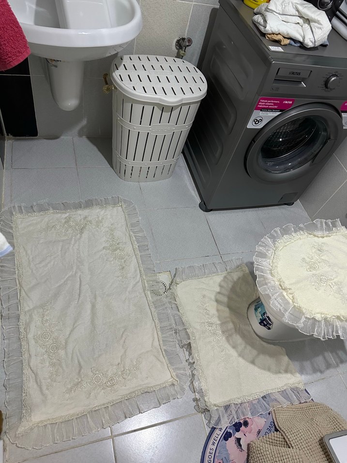 Dantel Detaylı Krem Renkli Banyo Klozet Takımı - Görsel 3