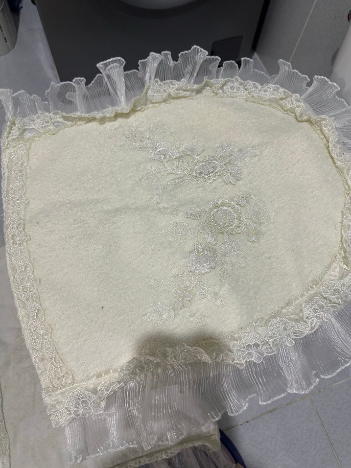 Dantel Detaylı Krem Renkli Banyo Klozet Takımı - Görsel 5