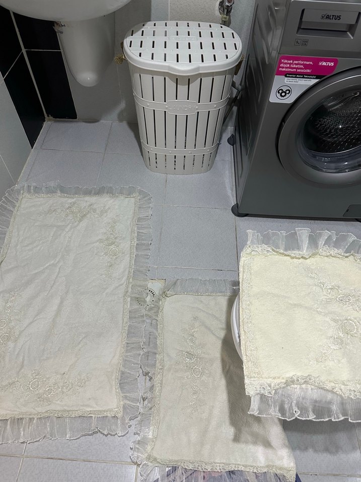 Dantel Detaylı Krem Renkli Banyo Klozet Takımı - Görsel 4