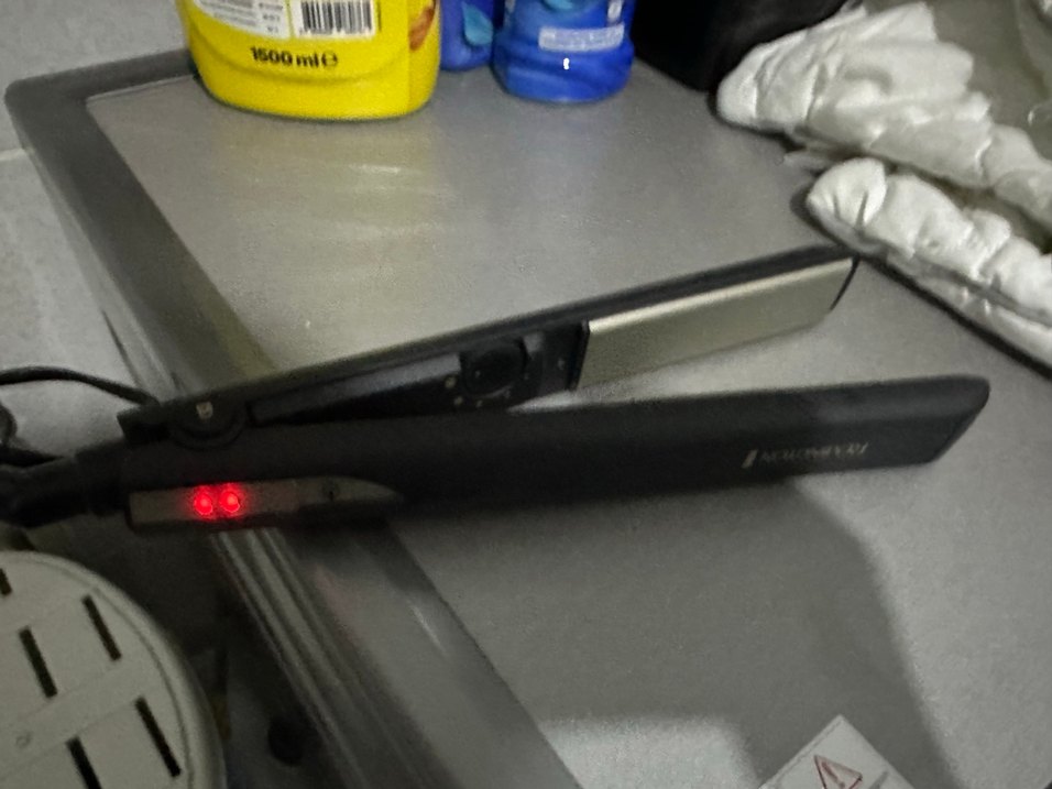 Siyah Saç Düzleştirici - Görsel 2