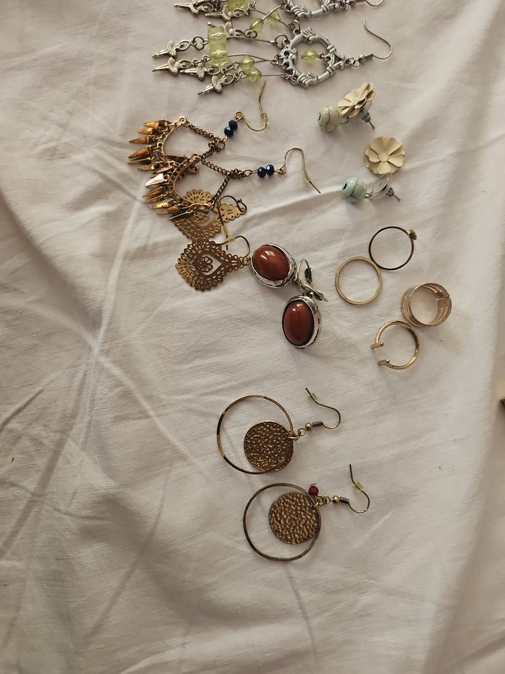 Bohem Tarzı Boncuklu ve Desenli Altın Küpeler - Görsel 2