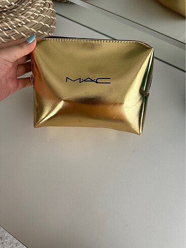 Mac gold makyaj çantası